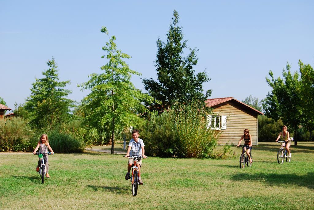 Castelmoron-sur-Lot Lagrange Grand Bleu Vacances - Residence Port Lalande מראה חיצוני תמונה