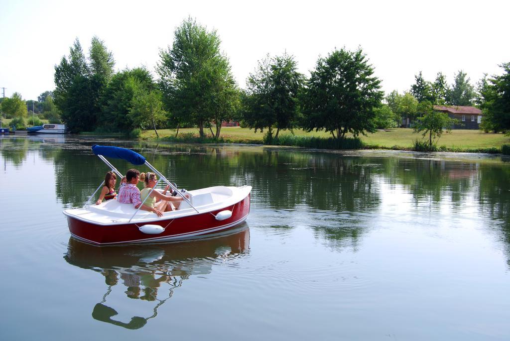 Castelmoron-sur-Lot Lagrange Grand Bleu Vacances - Residence Port Lalande מראה חיצוני תמונה