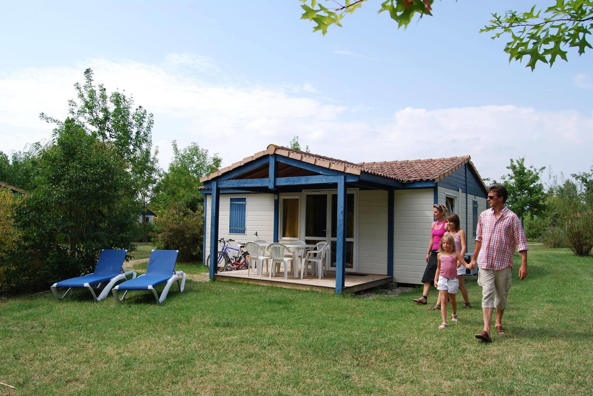 Castelmoron-sur-Lot Lagrange Grand Bleu Vacances - Residence Port Lalande מראה חיצוני תמונה