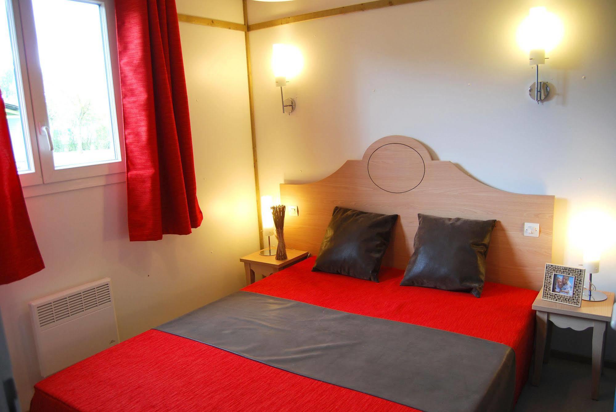 Castelmoron-sur-Lot Lagrange Grand Bleu Vacances - Residence Port Lalande מראה חיצוני תמונה